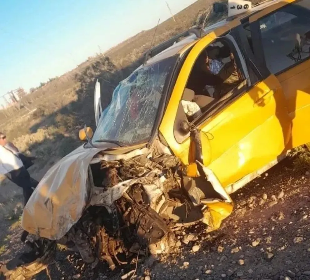 Filmaron el momento exacto en que fueron impactados por un camión