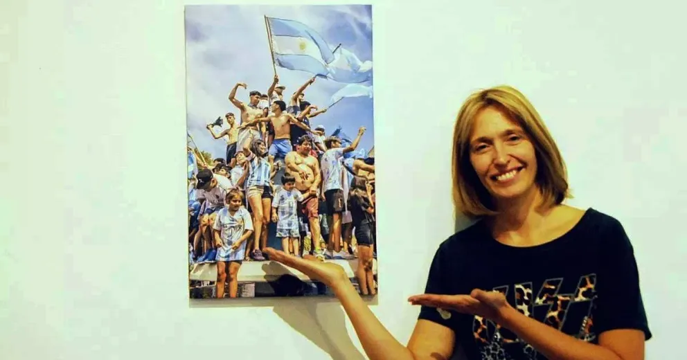 La Legislatura distinguió la muestra Los Festejos del Mundial de Vanesa Schwemmler