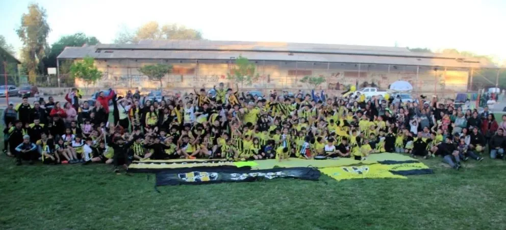 La original protesta de un club que quiere seguir funcionando a pesar de todo