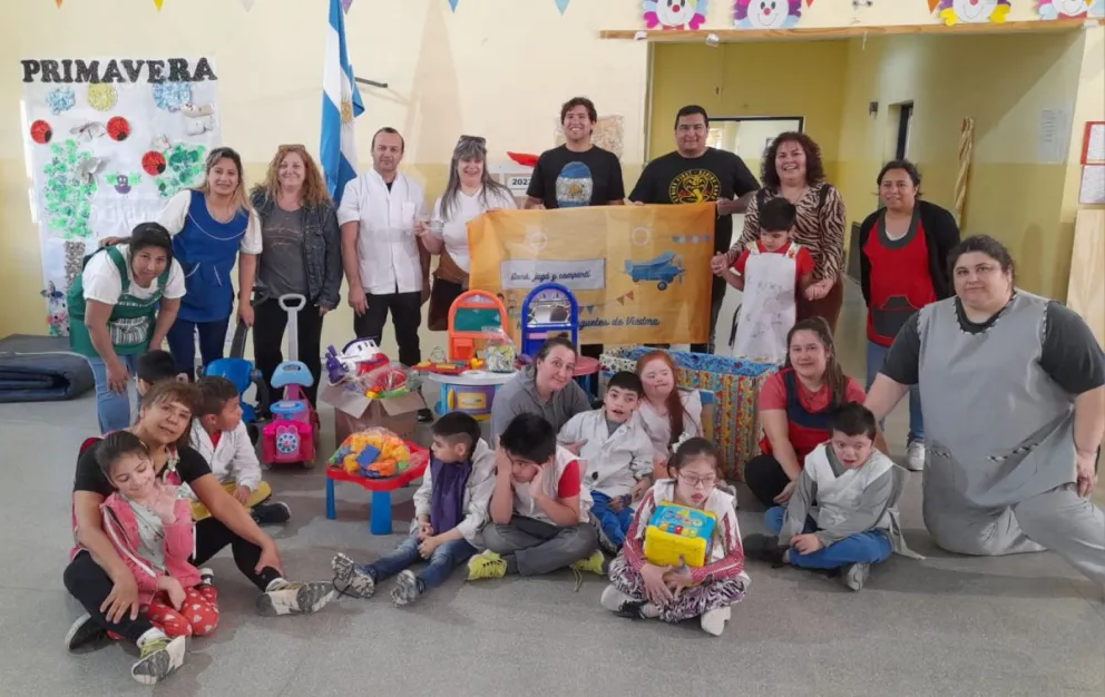 La Escuela Especial 22 recibió donaciones del Hospital de Juguetes 
