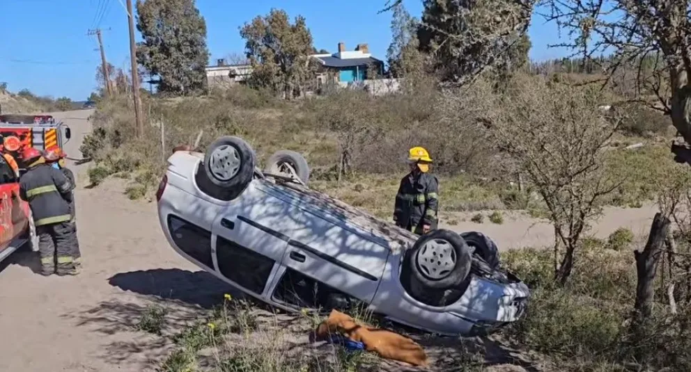 Perdió el control de su vehículo y volcó en el camino a La Baliza