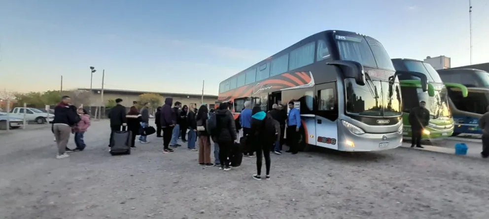 El éxodo turístico del finde XXL llenó colectivos y generó la necesidad de refuerzos