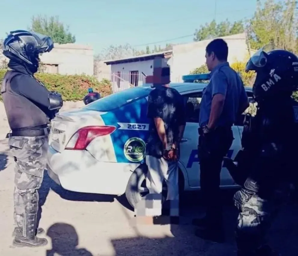 Los detuvieron mientras intentaban robar placas del cementerio 