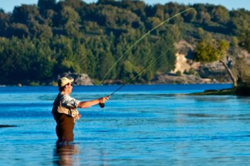 Temporada de pesca: ya se venden los permisos para truchas gigantes