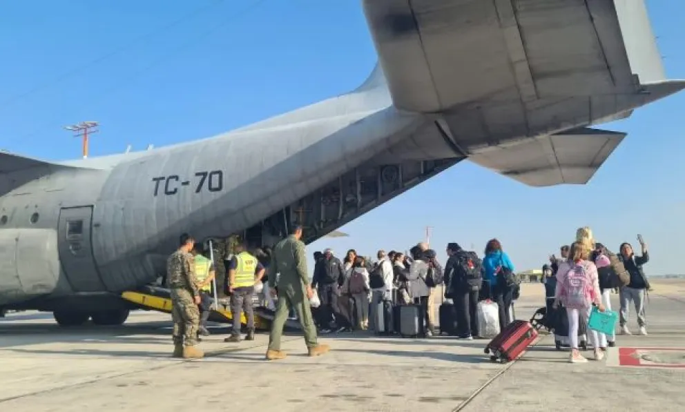 Emotivo reencuentro en Ezeiza: llegaron los primeros argentinos evacuados de Israel