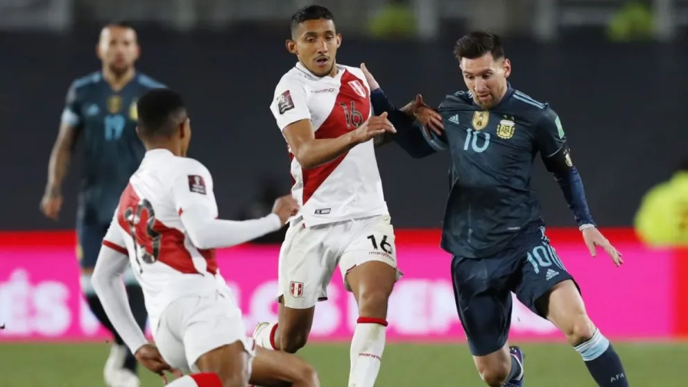 Argentina enfrenta a Perú en las Eliminatorias: horario, TV y posibles formaciones