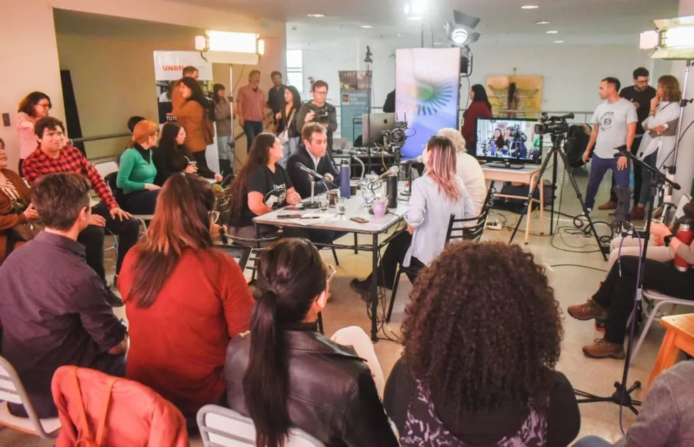 La democracia no viene de arriba: llega el segundo capítulo de la radio abierta en la UNRN  