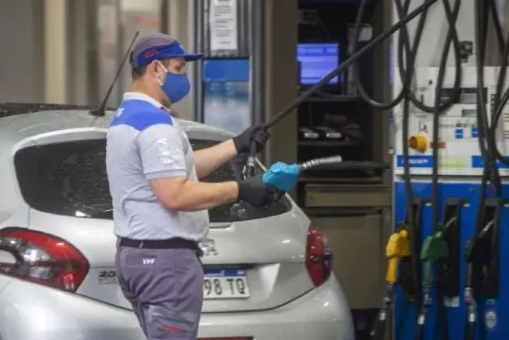 Advierten que el precio de las naftas podrían duplicarse si Milei gana las elecciones