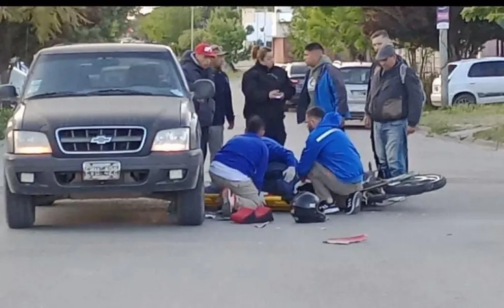 Un motociclista terminó malherido en un accidente en Boulevard Ayacucho y Brown
