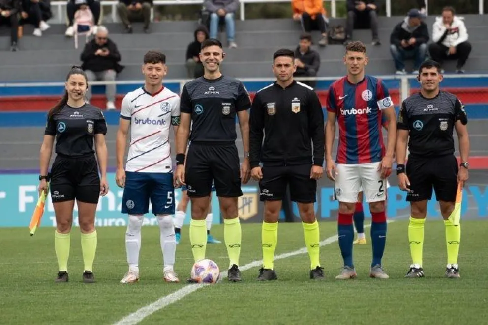 Le robaron la indumentaria y los botines a la reserva de Sarmiento, y San Lorenzo le prestó su camiseta alternativa