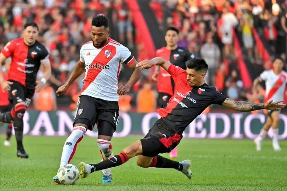River rescató un empate ante Colón pese a jugar con un hombre más, desde el primer tiempo