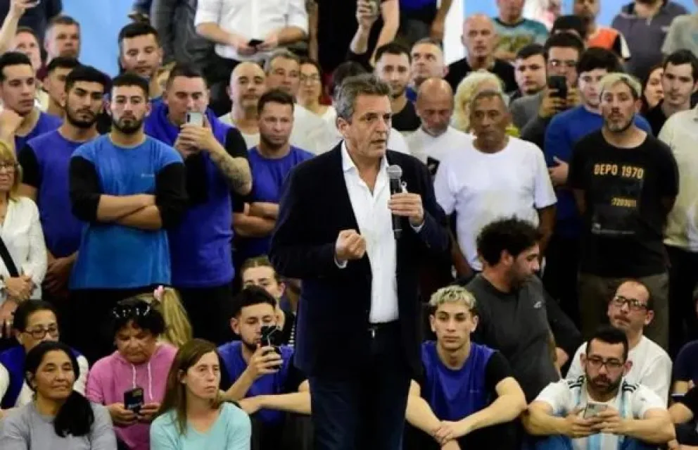 Massa cerró la campaña y llamó a votar el domingo con “la bandera argentina” 