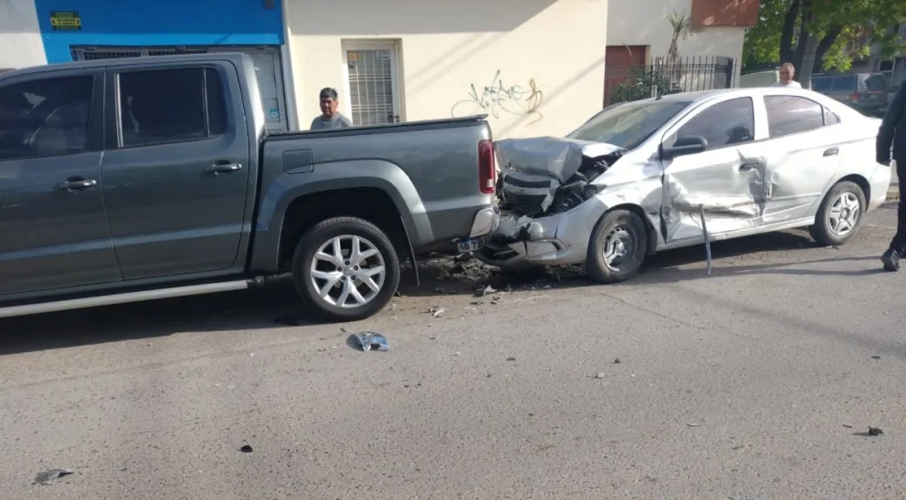 Impresionante choque en Guido y Alem: por una imprudencia se vieron involucrados tres vehículos 