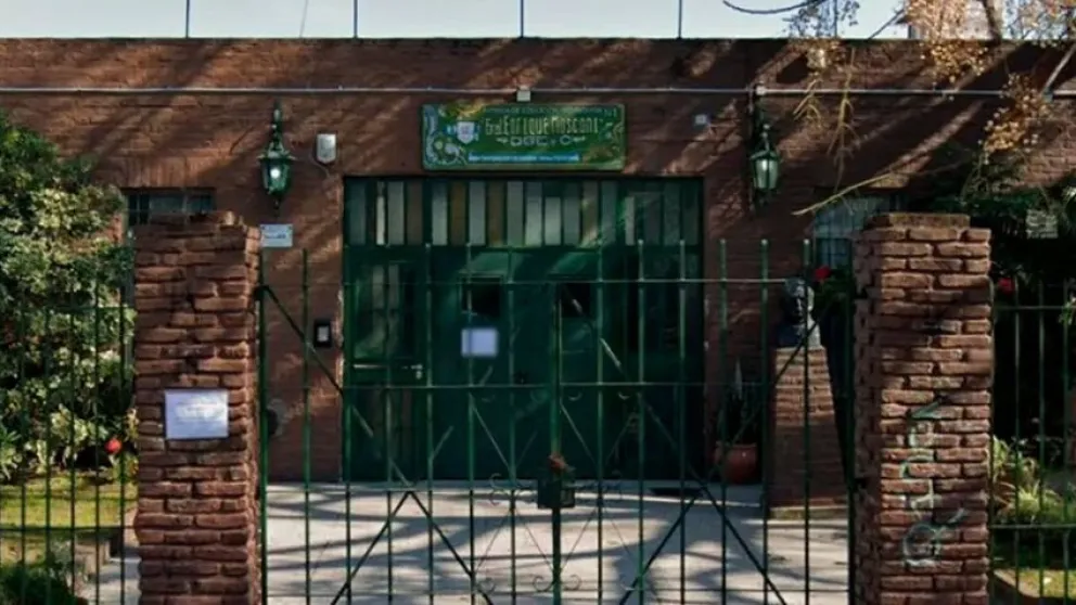 El padre de una alumna mató al tío de otra frente al colegio y quedó registrado en las cámaras