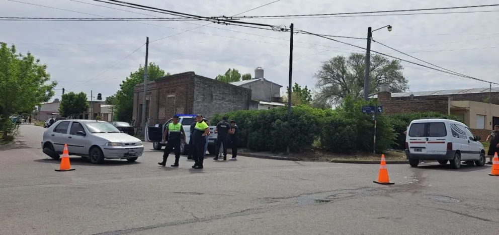 Choque con trompo incluido deja como saldo daños materiales en dos vehículos 