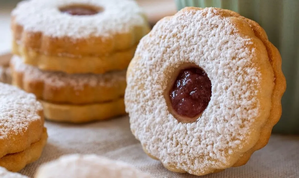 Galletas irresistibles: Ojitos de Buey con un toque de mermelada casera