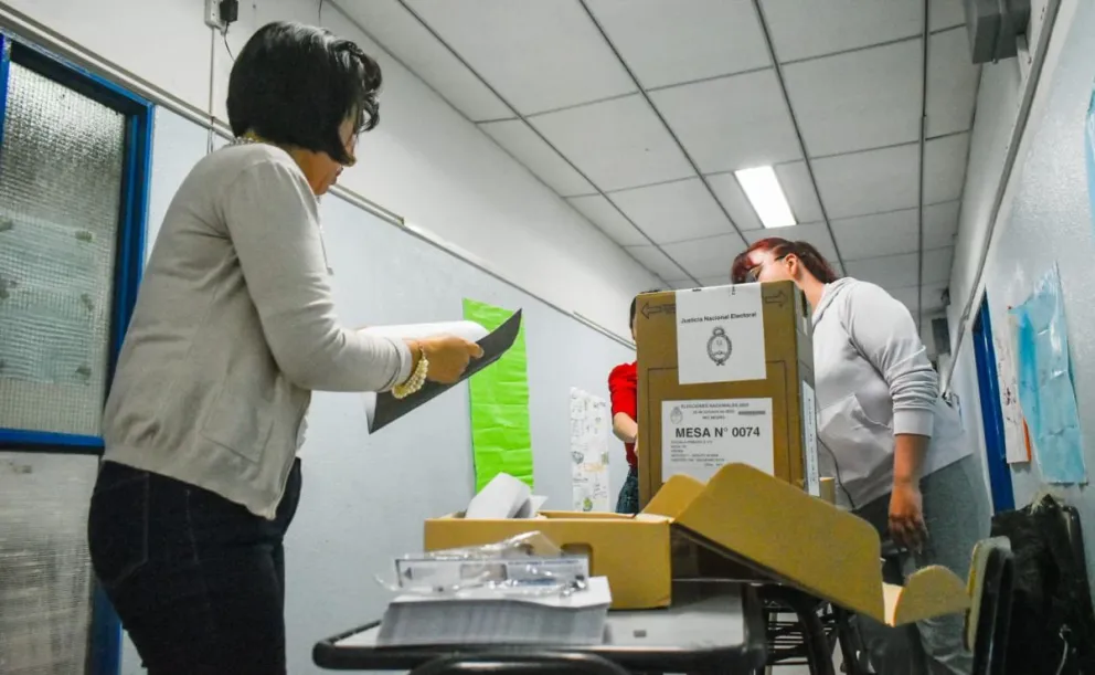 Massa tiene un ligero despegue en las presidenciales sobre Milei y Bullrich