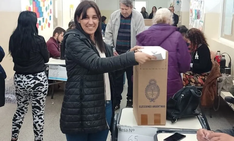 Genoveva Molinari emitió su voto y destacó que hay alta participación 