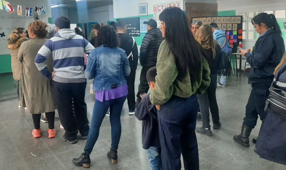 Hay múltiples quejas en la escuela del Castello por un desorden en las mesas