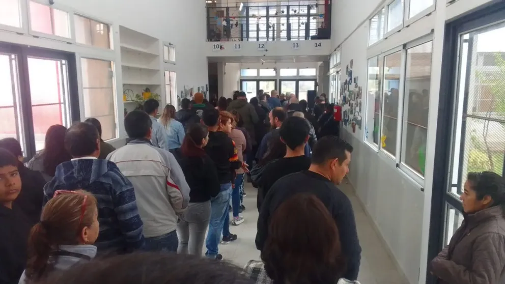 Con normalidad y un importante número de electores se vota en Carmen de Patagones