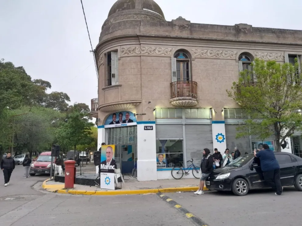 Unión por la Patria picó en punta en una reñida elección con Juntos por el Cambio