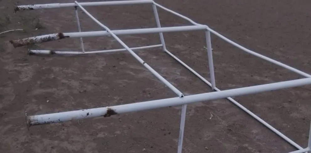 Tristeza y bronca en un club maragato: “nos rompieron todo en nuestra cancha”