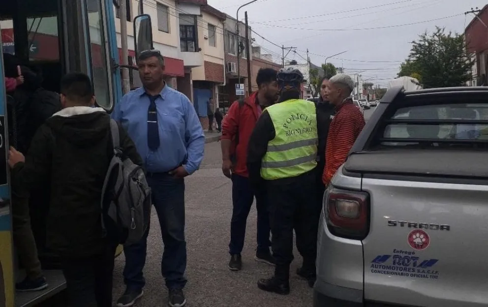 Escándalo en el centro: dos víctimas de un robo detuvieron al delincuente