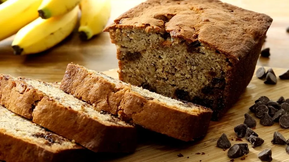 Una delicia: hacé un budín de banana y chocolate para la tarde