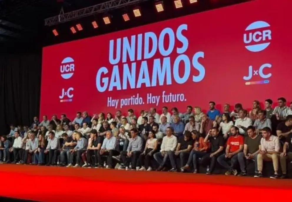 La UCR analiza su estrategia en el balotaje y evalúa apoyar a Massa