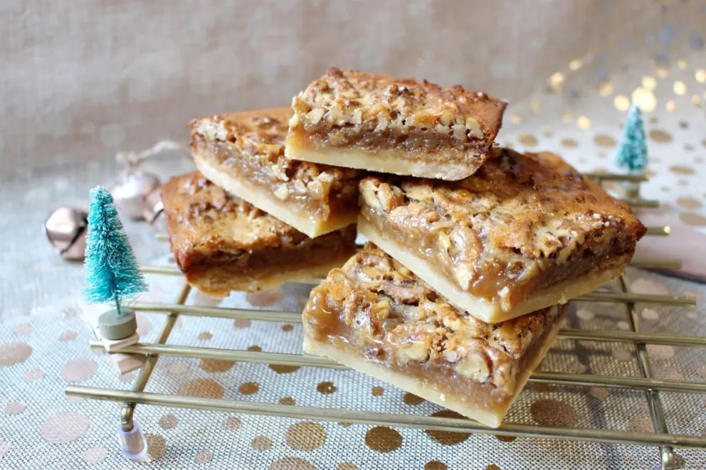 Cuadrados de avena y dulce de leche.