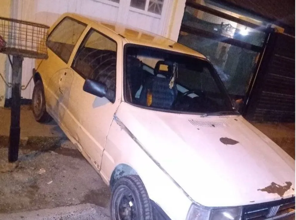 Robaron un auto en el barrio Lavalle y apareció chocado