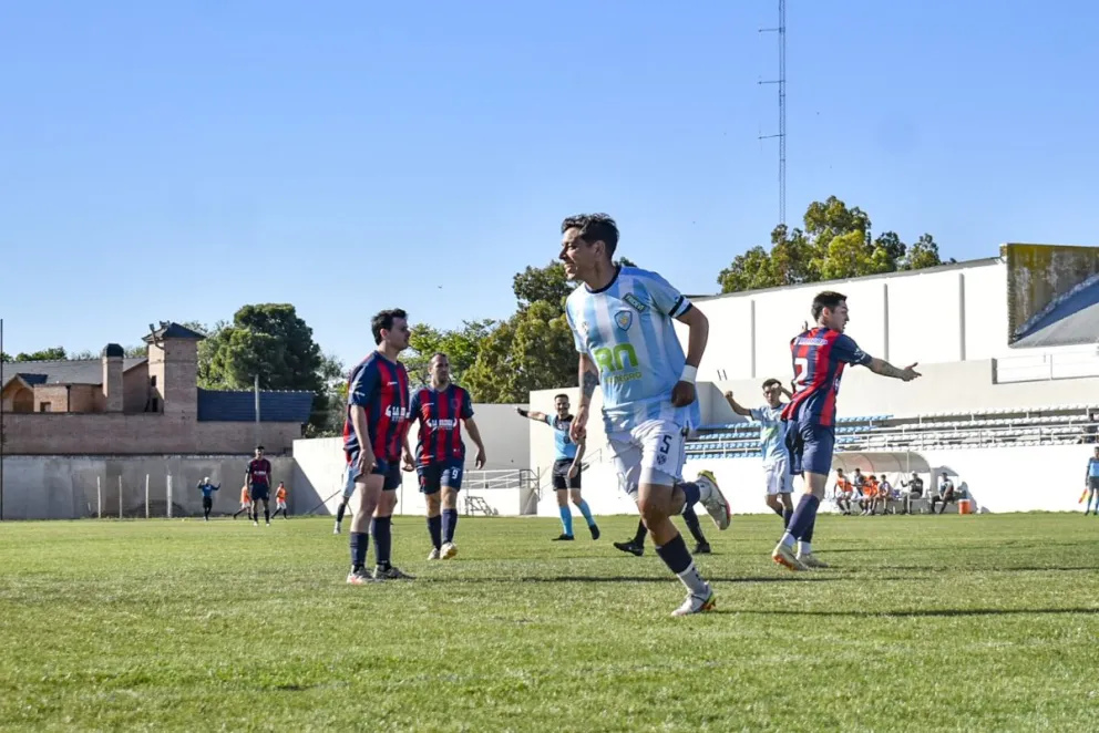 Sol de Mayo goleó a Stroeder y le mete presión a los de arriba
