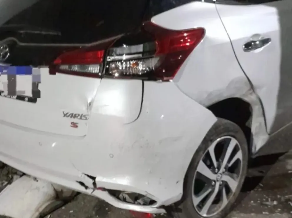 Un borracho destrozó autos y manejaba sin documentación