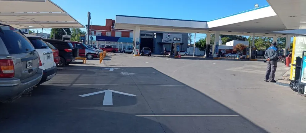 Escasez de naftas: "Llevo más de 40 años en la actividad y no recuerdo haber pasado tantos días sin productos"