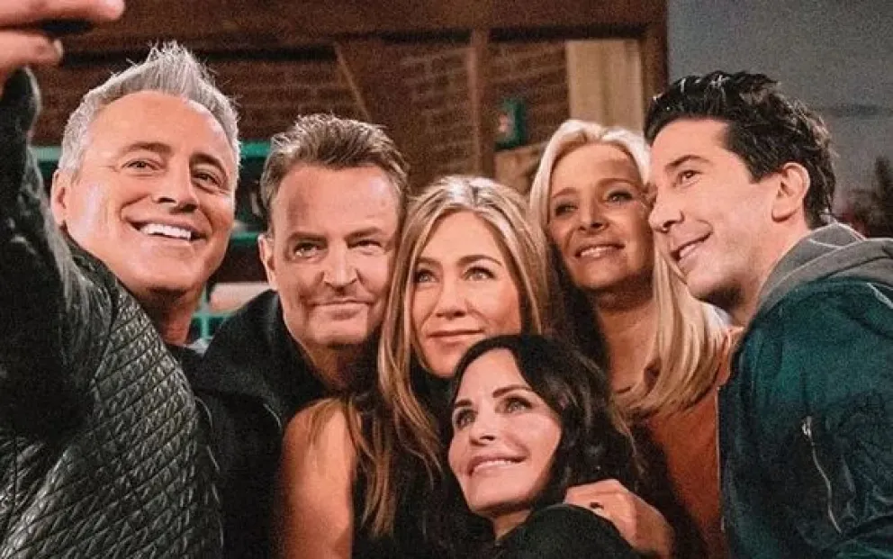 El elenco de Friends lamenta la trágica partida de Matthew Perry: ""Estamos absolutamente devastados"