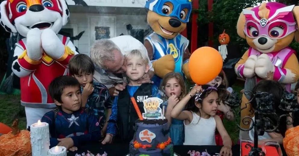 Marley celebra el sexto cumpleaños de Mirko con una increíble fiesta temática de Halloween