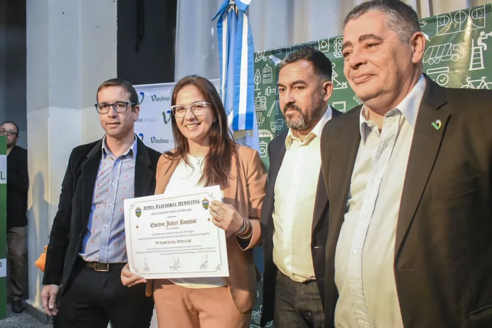 Evelyn Rousiot, concejal electa, recibió su diploma: “Trabajar en agendas que han quedado pendientes”