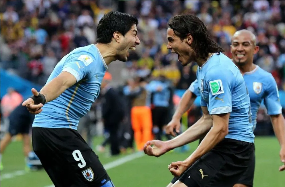 Cavani y Suárez a la Selección: Marcelo Bielsa habría incluido a los históricos delanteros para la fecha de Eliminatorias