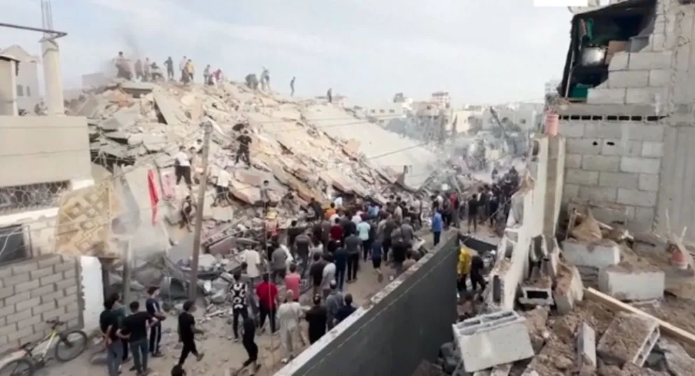 Israel bombardeó un campo de refugiados en Gaza para matar a un jefe de Hamas: 50 muertos