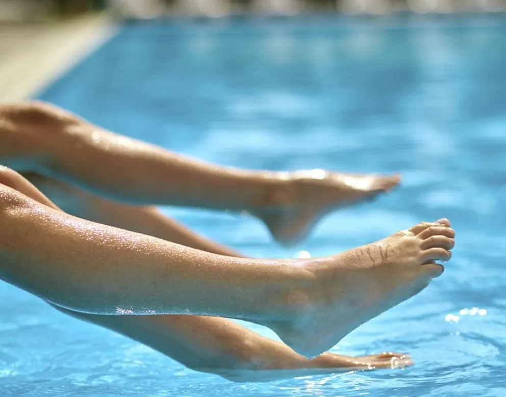 Los natatorios públicos deberán tener el agua y la higiene en óptimas condiciones