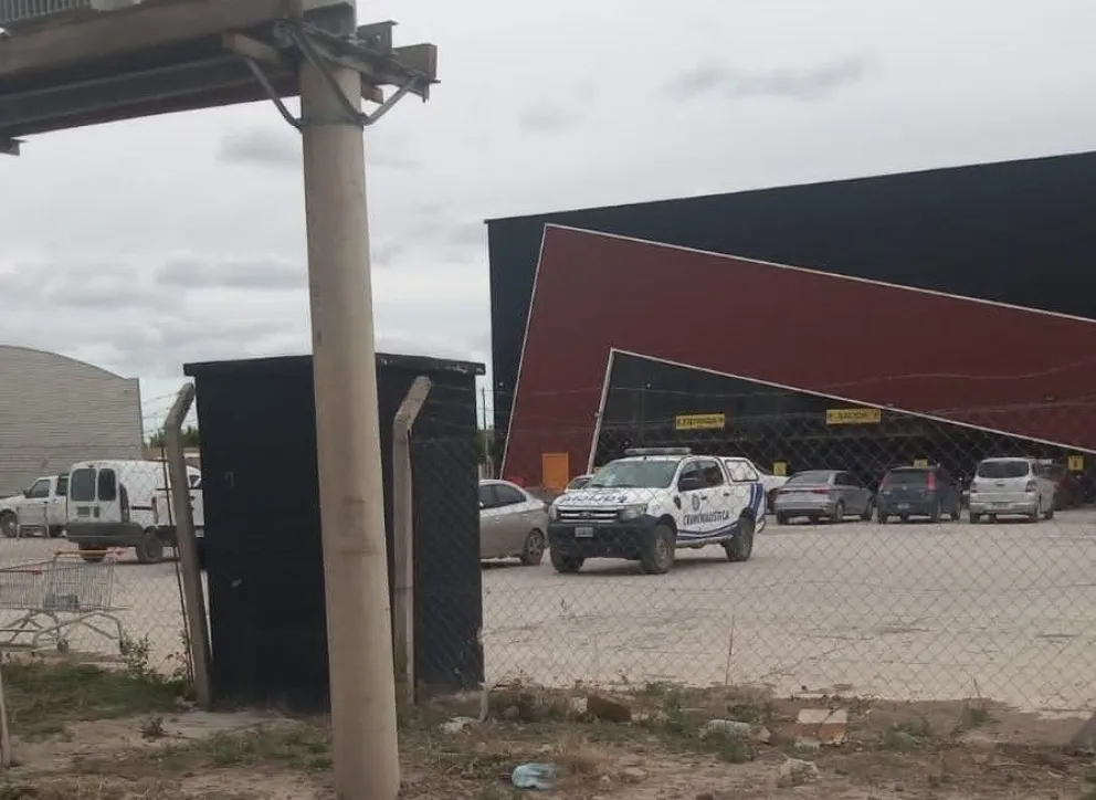 Robó mercadería con su pareja, pero al advertir al personal policial escapó y la dejó sola