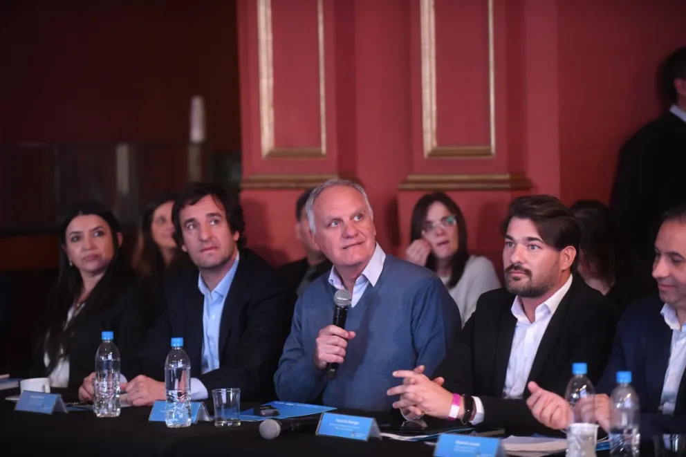 Río Negro presentó los avances del proyecto troncal de fibra óptica ante Nación