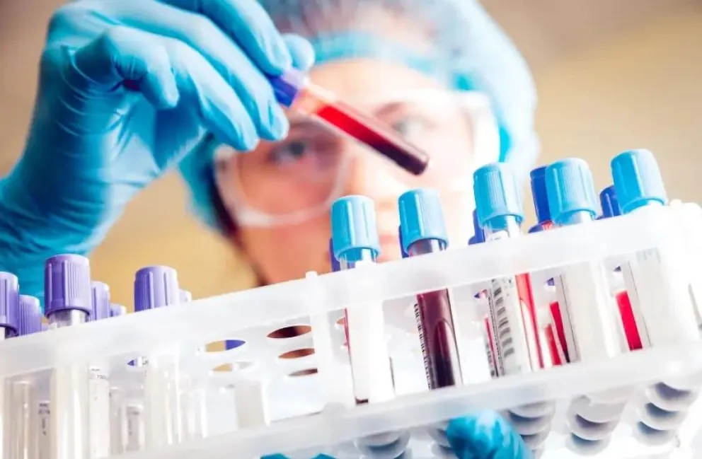 Los laboratorios están en una encrucijada: "Nos han aplicado entre un 200 y hasta un 400 por ciento de aumentos"