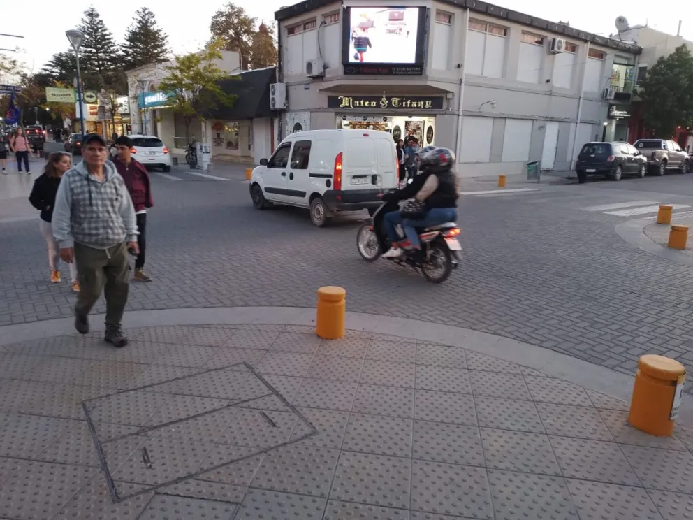 Una vez más la céntrica calle Buenos Aires fue escenario de un accidente de tránsito