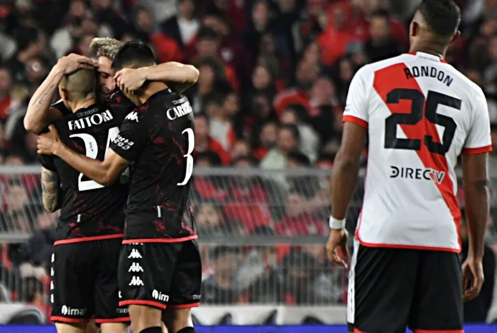 Le rompió la racha: Huracán dio el golpe en el Más Monumental y venció a River