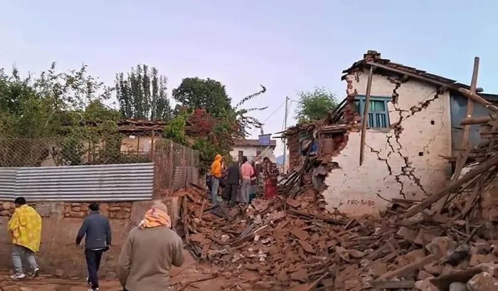 Tragedia en Nepal: Más de 130 muertos por un devastador sismo de magnitud 5,6