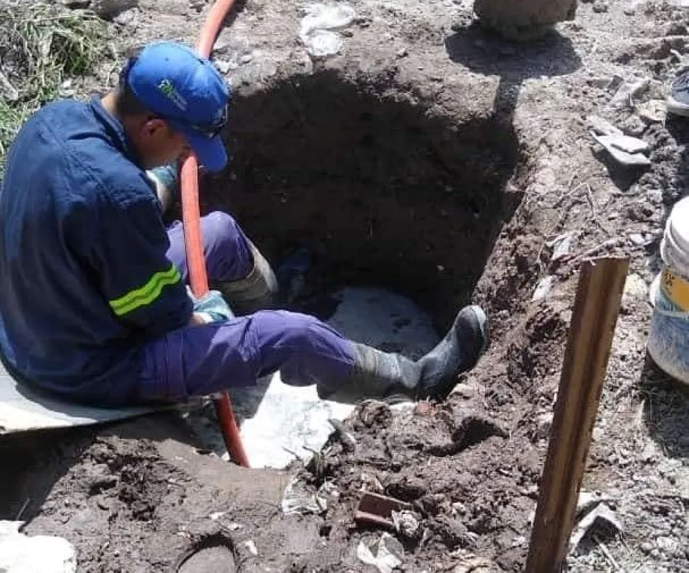 Repararon una pérdida de agua que llevaba años