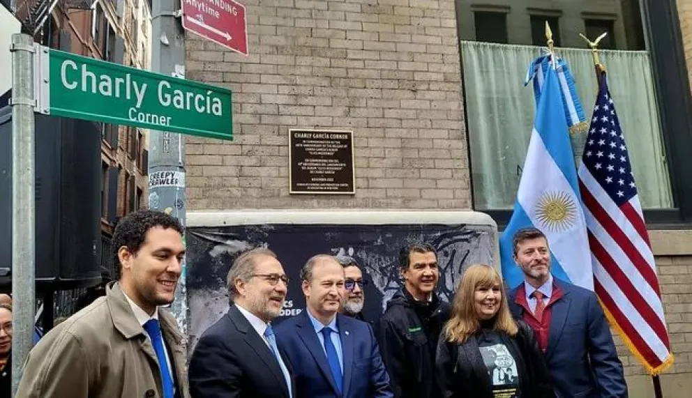 Histórico: quedó inaugurada la "Esquina Charly García" en Nueva York 