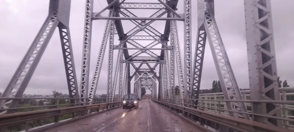 Tras el accidente de ayer hay muchas quejas por el estado del puente: 