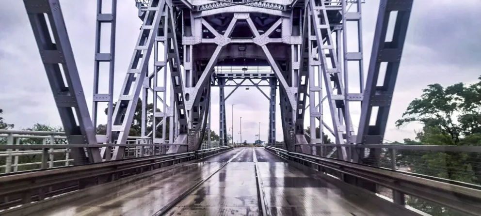Dramática situación en el Puente Viejo de Viedma. 